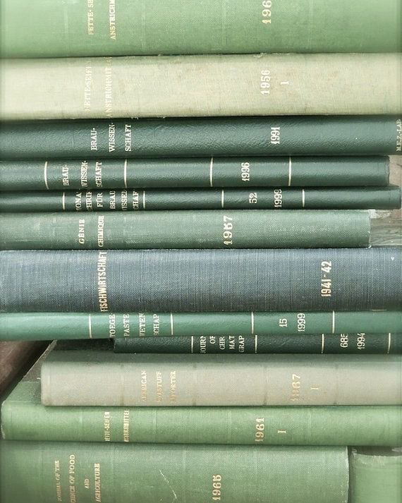 Книги в зелёных переплётах